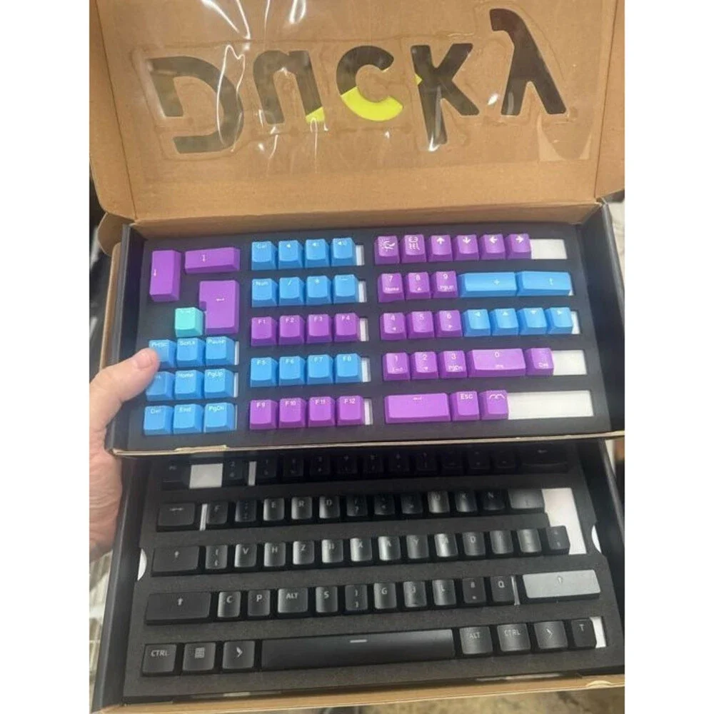 Ducky frozen llama keycap set Good condition